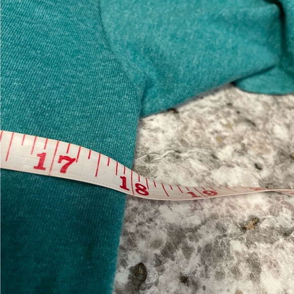 Disney Winnie The Pooh V-Neck T-Shirt Women’s Medium - Picture 8 of 8